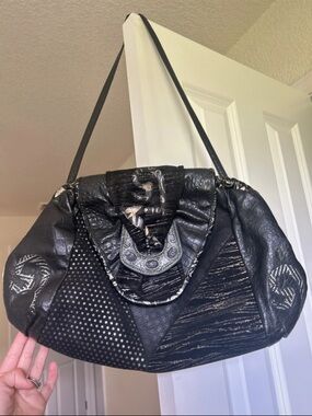 Mixed-Texture Black Shoulder Bag with Decorative Flap